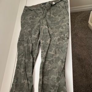 Denver Hayes cropped camo pants Size 12